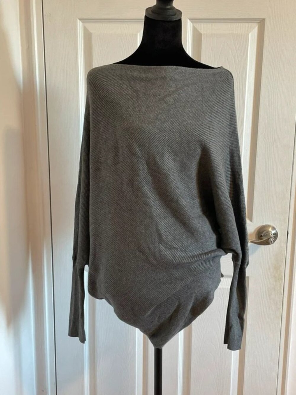 Zara Knit Women’s Gray Oversized Boat Neck Sweater S